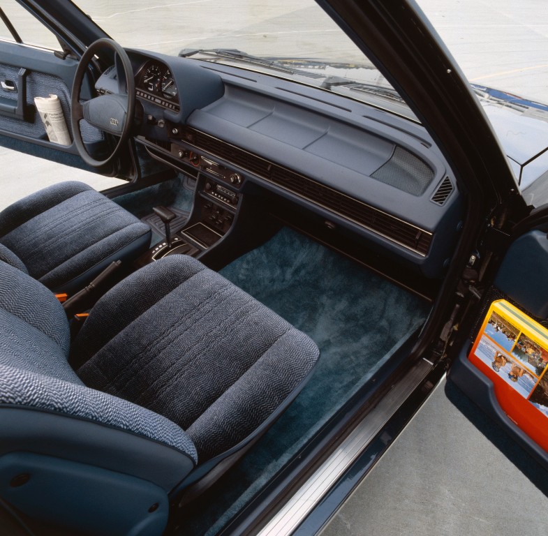 Audi 100 Avant 2.1 E CL, 136hp (Automatic)